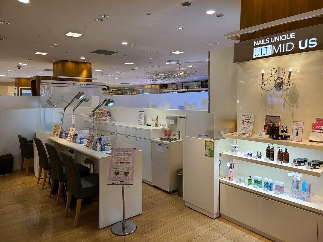 NAILS UNIQUE ULTIMID 博多阪急店